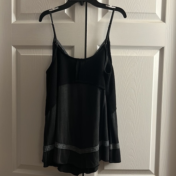 ❤️‍🔥 POL Tank - Picture 3 of 5